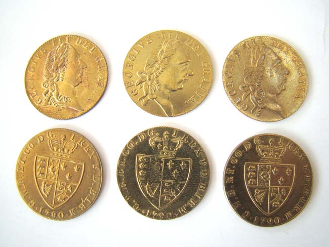 A boxed collection of 78 George III brass Gambling tokens dated 1790 with their original sycamore box. — image 2